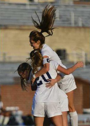 041018 SHS GIRLS SOCCER 01