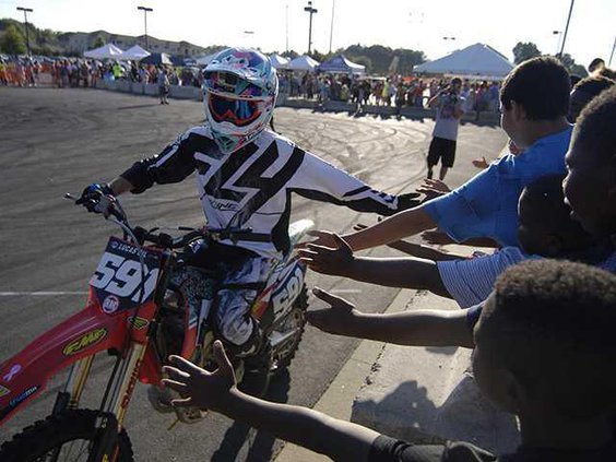 W 100116 ZERO GRAVITY 10