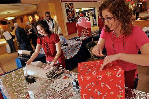 122410 GIFT WRAPPING 01 web