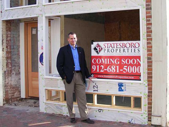 Propps in Front of Web