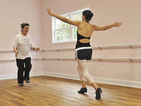 W BIZ REDDING DANCE 02