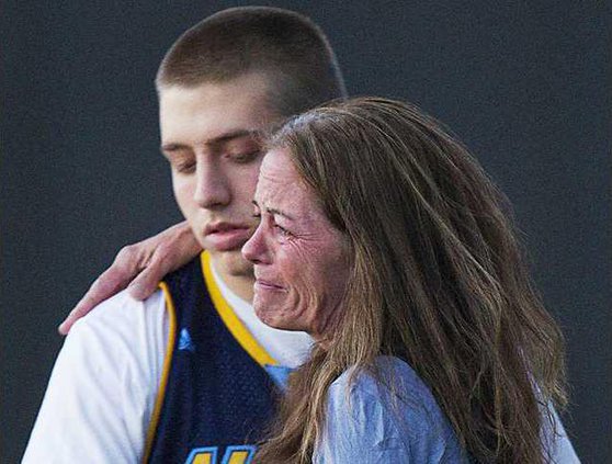 APTOPIX Colorado Shoo Heal