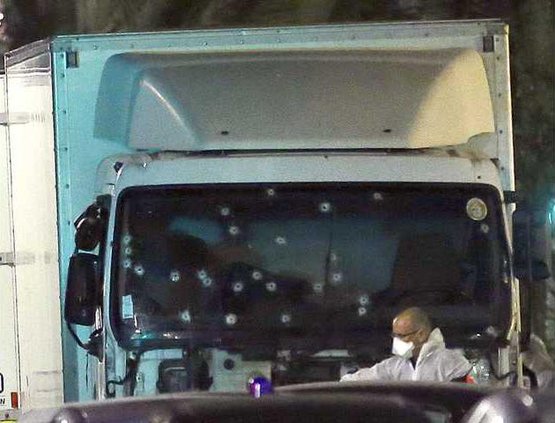 APTOPIX France Truck  Ledb
