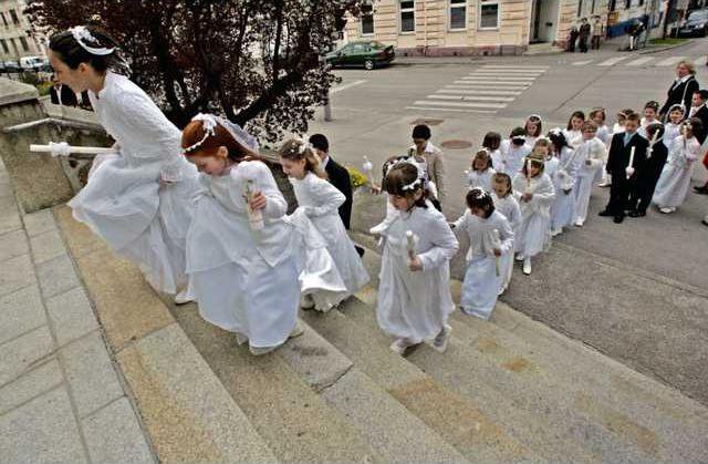 AUT Captive daughte 5948403