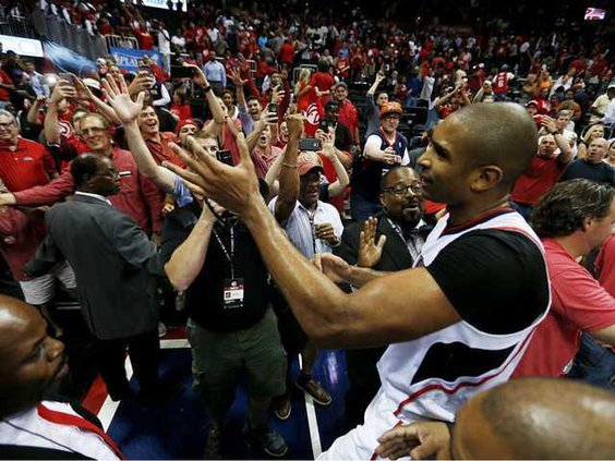 Hawks Rewarding Fans  Heal