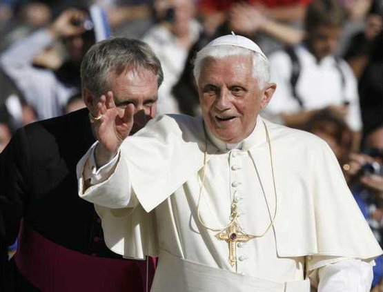VATICAN POPEALT103 5550535