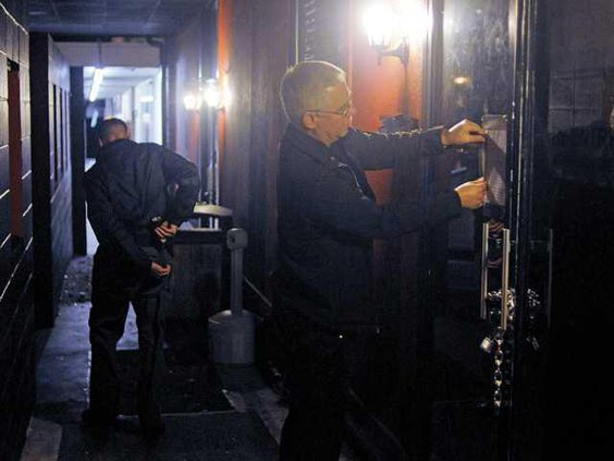 W 111313 PLATINUM LOUNGE