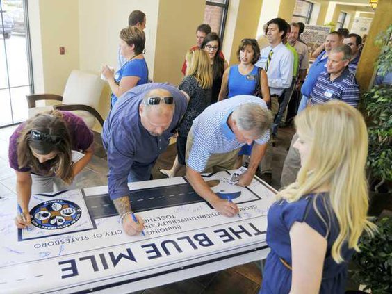 W 090915 PAINT TOWN BLUE 01