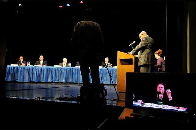 102009 COUNCIL FORUM 03 web