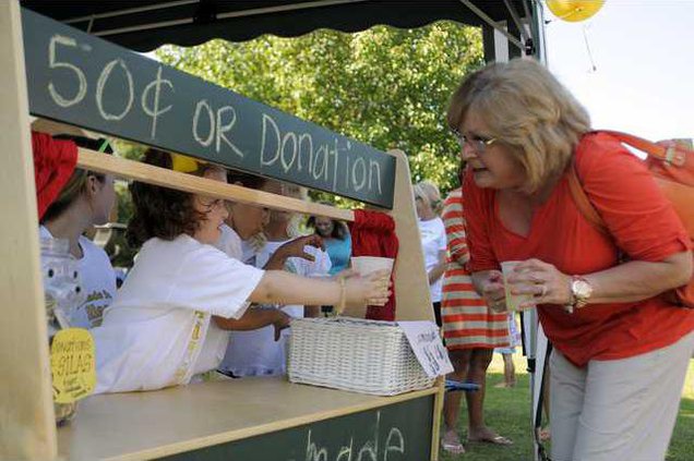 051513 LEMONADE STAND 01