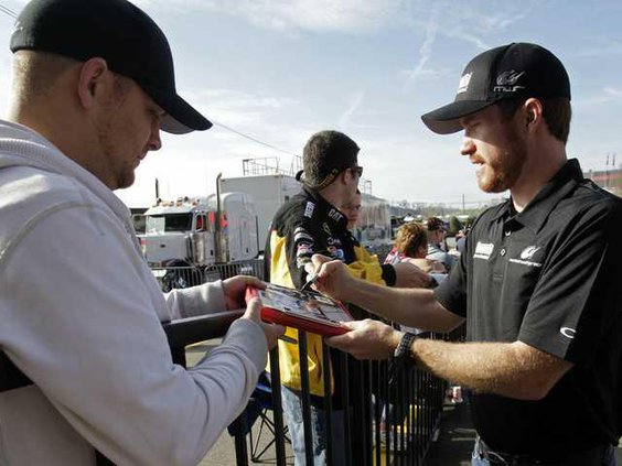 W NASCAR Bristol Auto R Heal