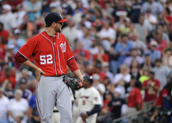 Nationals Braves Base Heal