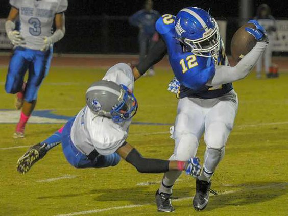 101416 SEB FOOTBALL 03 WEB