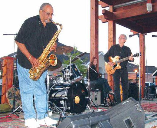 Barker-concert-standalone-a