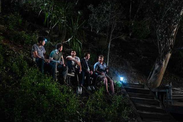 000051.5987.DIGGINGFORFIRE still2 KentOsborne SamRockwell JakeJohnson MikeBirbiglia SteveBerg  byBenRichardson 2014-11-29 10-48-25AM