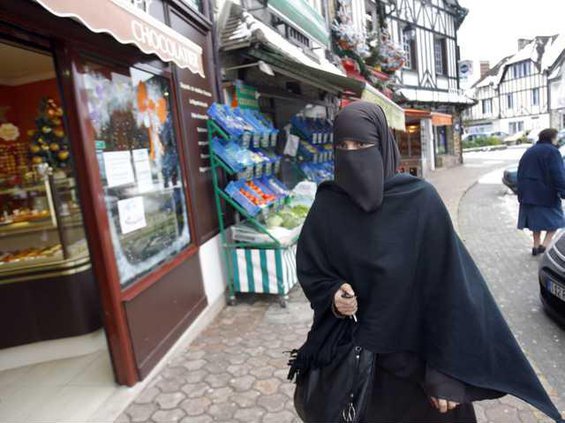 FRANCE MUSLIM VEILS Heal