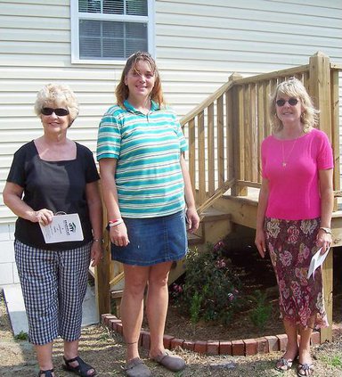 06.24 garden club gives