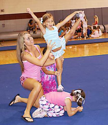 0727 mini cheer stretch