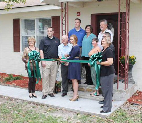 1105 Family Promise ribbon cutting