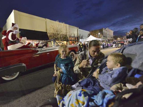 W 120514 DOWNTOWN XMAS 03