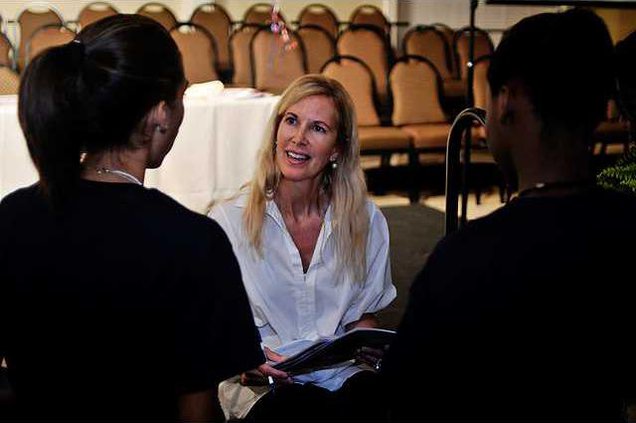 090811 BG HOLLOWAY 01 web