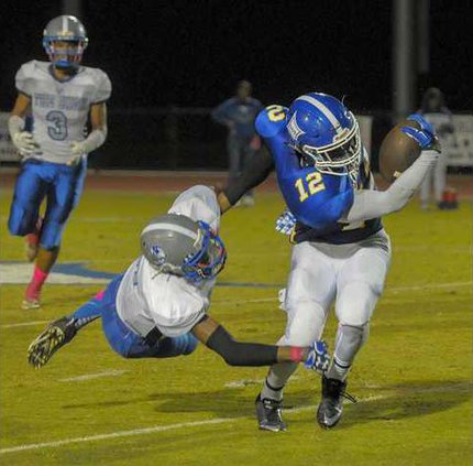 101416 SEB FOOTBALL 03
