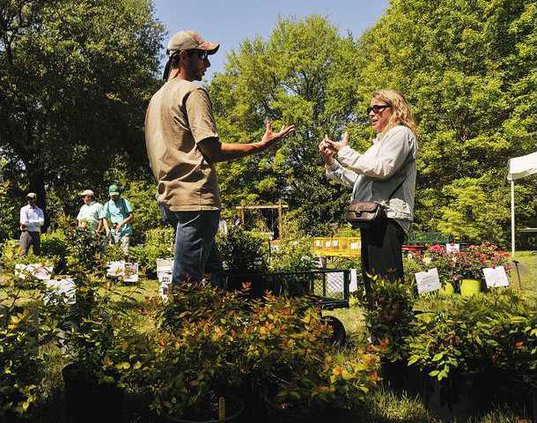040916 BOTANICAL GARDEN Lead