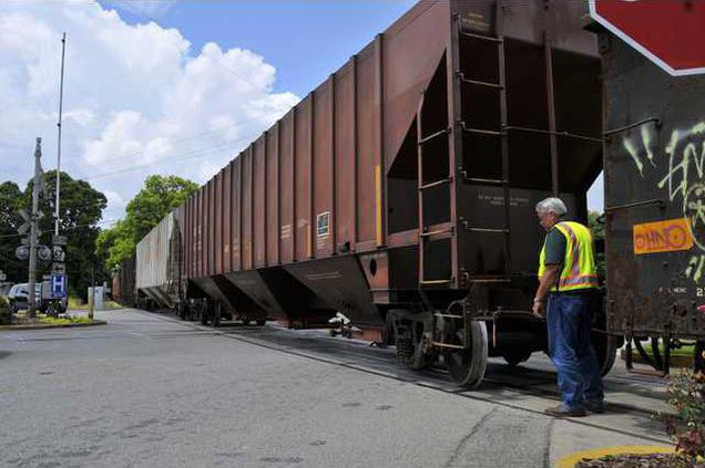 052715 DERAILMENT 02jpg