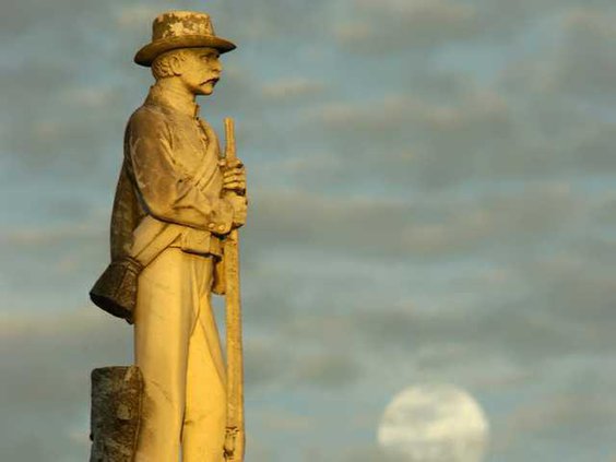 W CONFEDERATE MEMORIAL