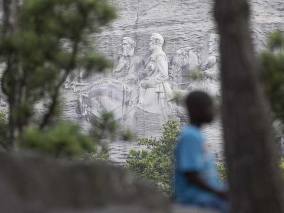 W King Monument Heal