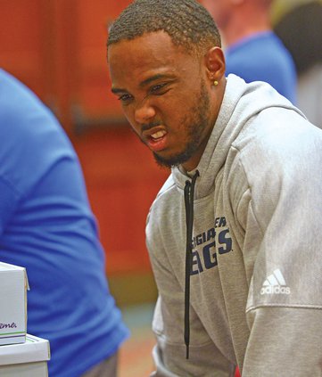 W QB grimace.jpg