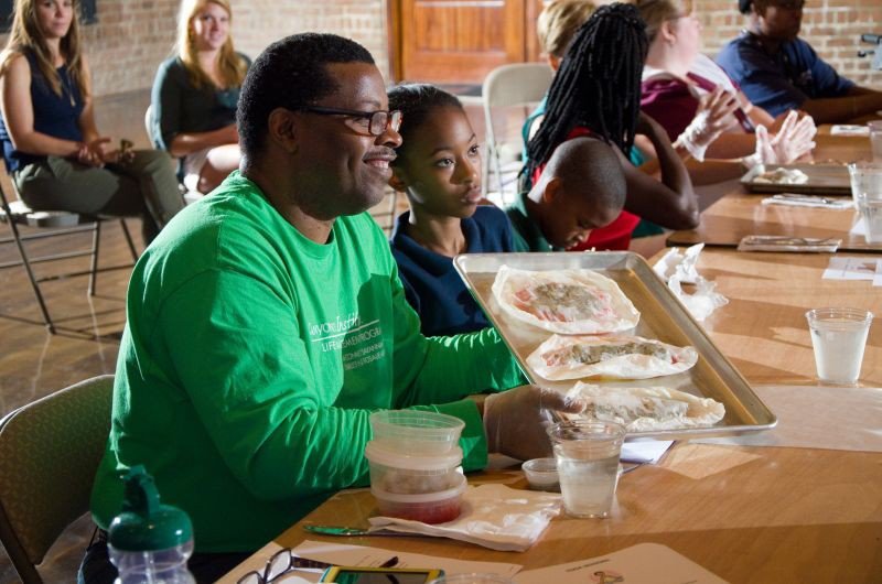 CRI Life Enhancement Program graduate Reginald Franklin and his children had fun helping their friends at the reunion make the recipe demonstrated by Meta Adler and Chef Michele Jemison from Savannah's Dept. 7 East.
Photo by James Byous, © Canyon Ranch Institute.