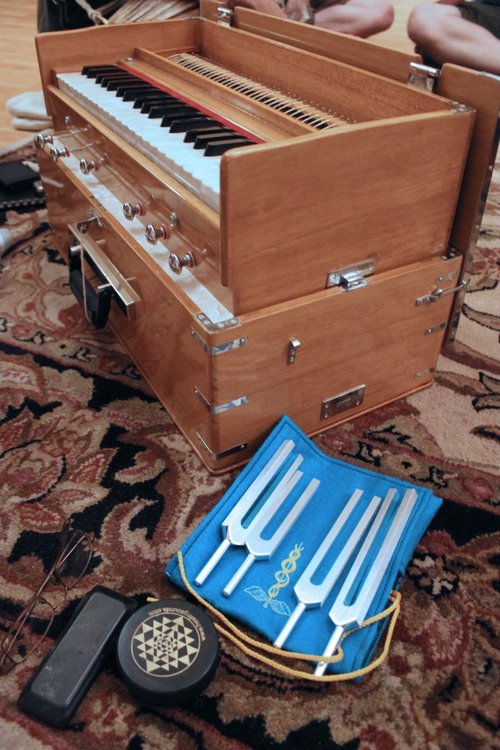 Duplessie utilizes an array of tools to
create sounds.