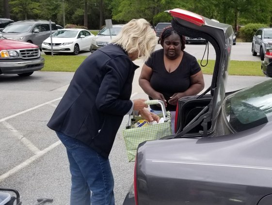 Lynne Batens helps Melanie Byrd load car