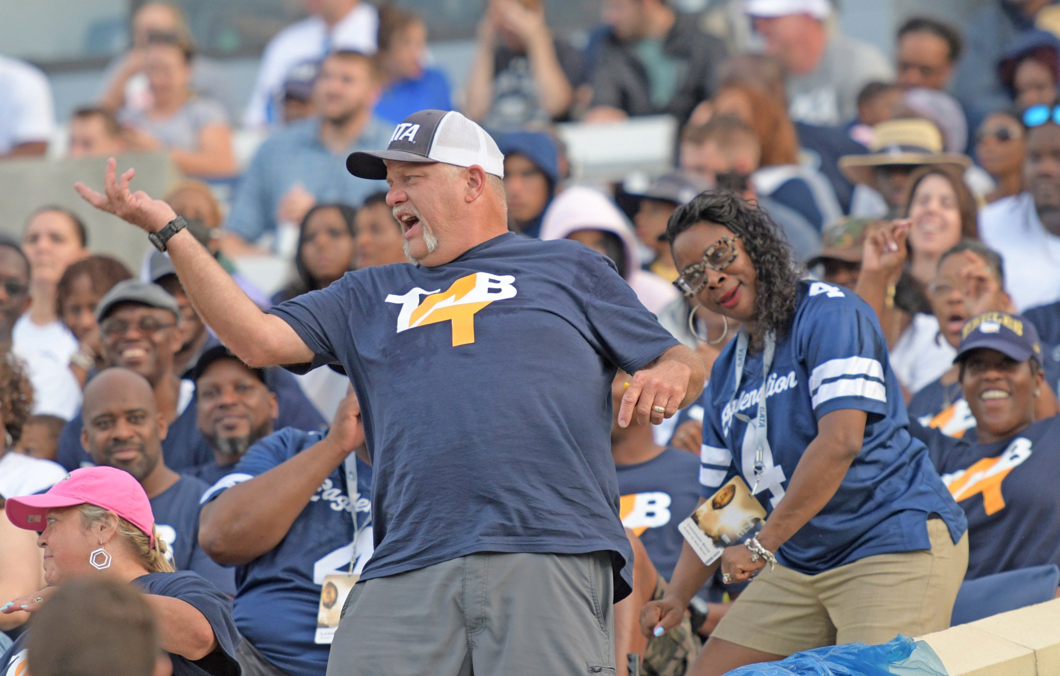 Rain doesn't dampen the spirits of Eagles fans in season opener ...