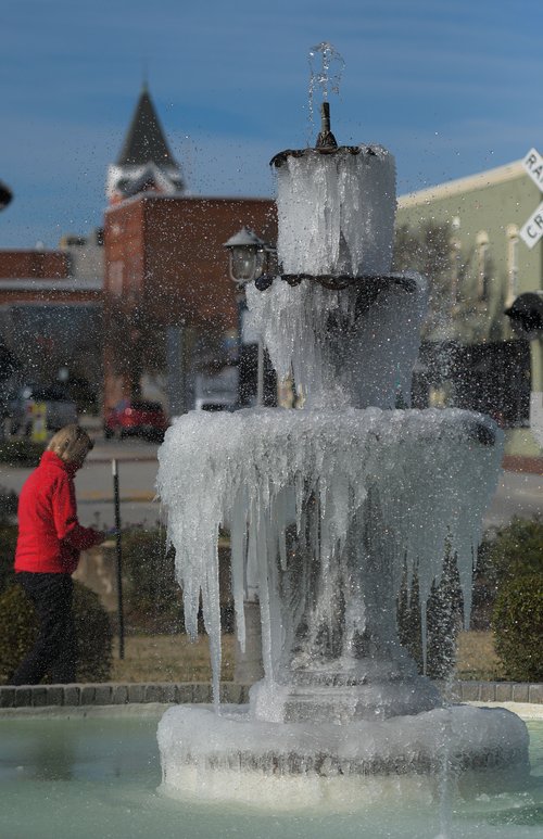 122422_FROZEN_FOUNTAINS_01.jpg