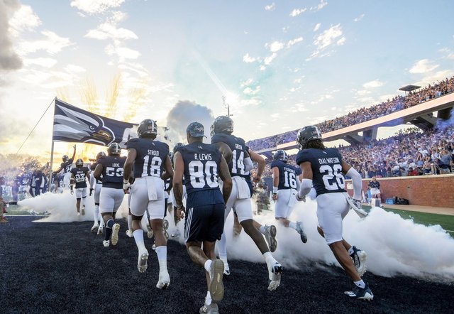 Record crowd watches Eagles beat Coastal Carolina - Statesboro Herald
