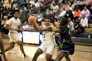 Keyon Calhoun, #23, led the Warriors with 7 against Bradwell