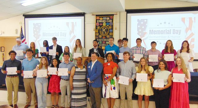 Statesboro Kiwanis Club presents 27 graduating high school seniors scholarships totaling $55,000 - Vimarsana News