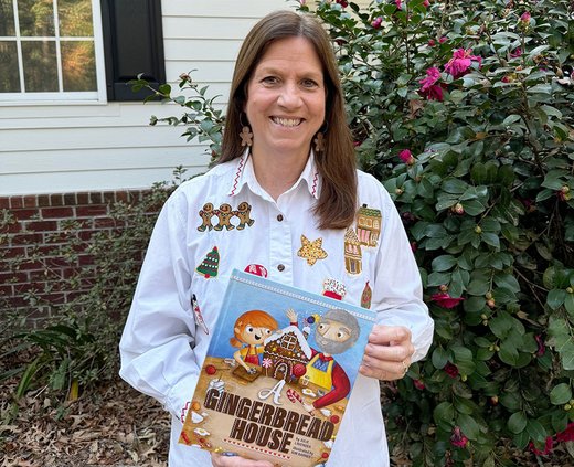 Julie Lavender - A Gingerbread House picture book