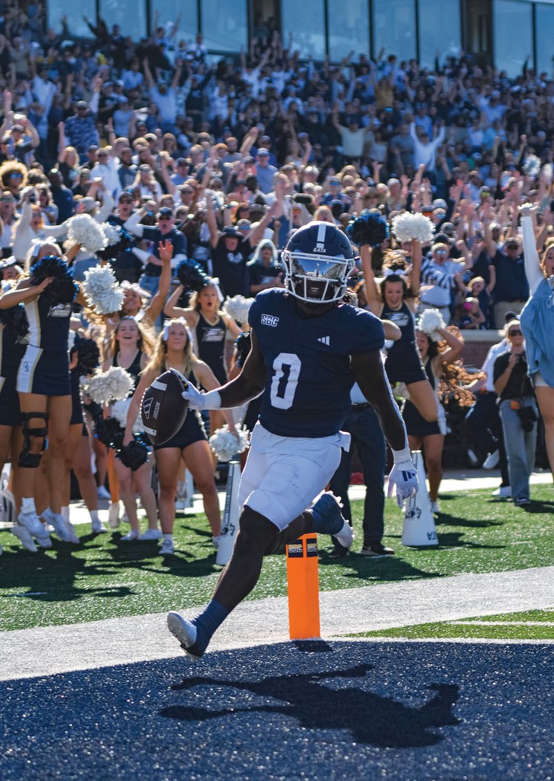 101924_GS_FOOTBALL_04 w.jpg