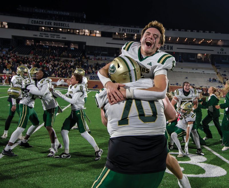 112324_BA_FOOTBALL_02 w.jpg