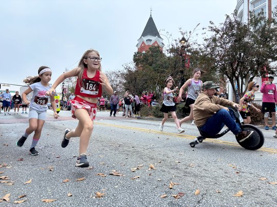 Runners work up an appetite at 18th annual Turkey Trot 5K