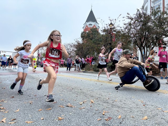 Runners work up an appetite at 18th annual Turkey Trot 5K