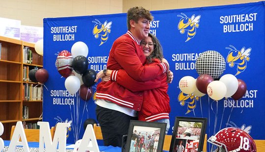 Bear signs with Alabama