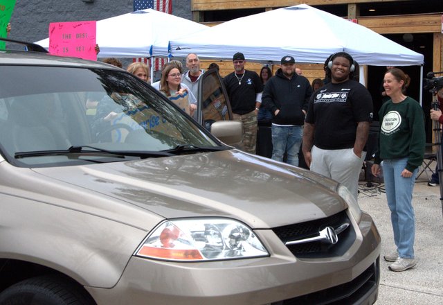 Community Gifts First Car to Effingham Foster Teen
