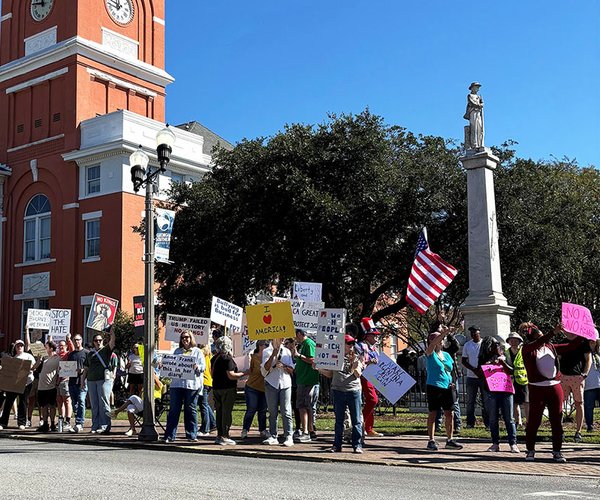 Herald File The October 2025 "No Kings" rally in downtown Statesboro drew hundreds of participants. Another "No Kings" event is set for Saturday starting with a march from Luetta Moore Park to the Bulloch County Courthouse.