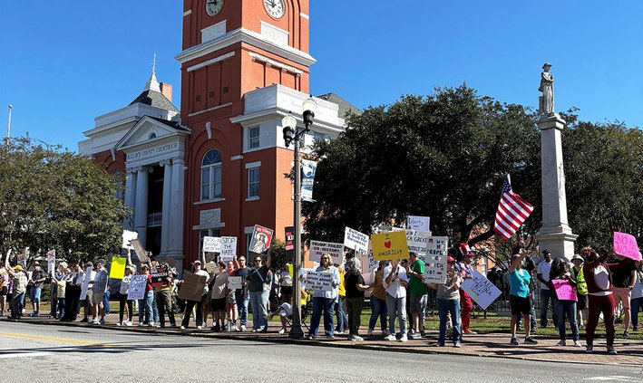 Herald File The October 2025 "No Kings" rally in downtown Statesboro drew hundreds of participants. Another "No Kings" event is set for Saturday starting with a march from Luetta Moore Park to the Bulloch County Courthouse.