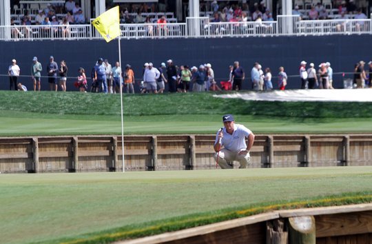 Eagles lighting up the links