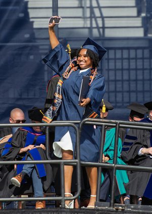 051126_GS_GRAD_01.jpg